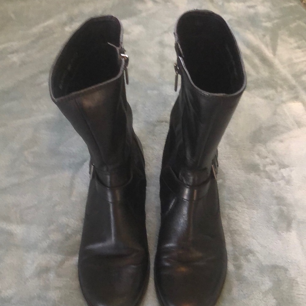 Bandelino Black Side Zip Boot. Size 8 - image 1